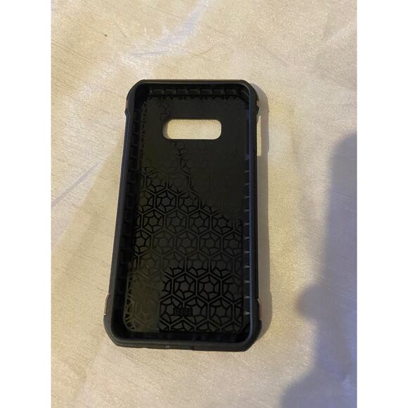 Galaxy s10-e phone case - Picture 2 of 3